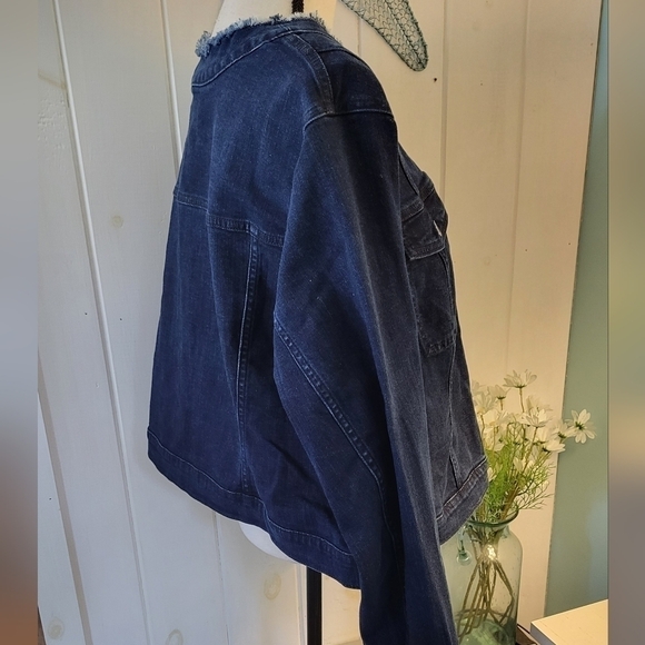 7 For All Mankind Jen7 Frayed Collar Denim Jacket - Picture 11 of 15